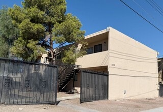 Building Photo - Remodeled 2 Bedroom and 1 Bath Unit Near E...