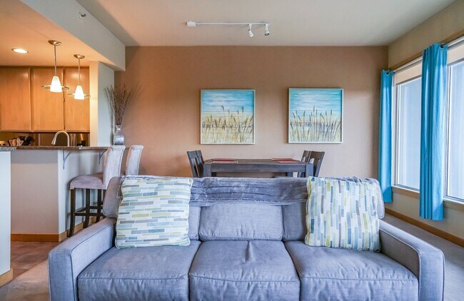 Building Photo - Furnished condo with a view of the lake an...