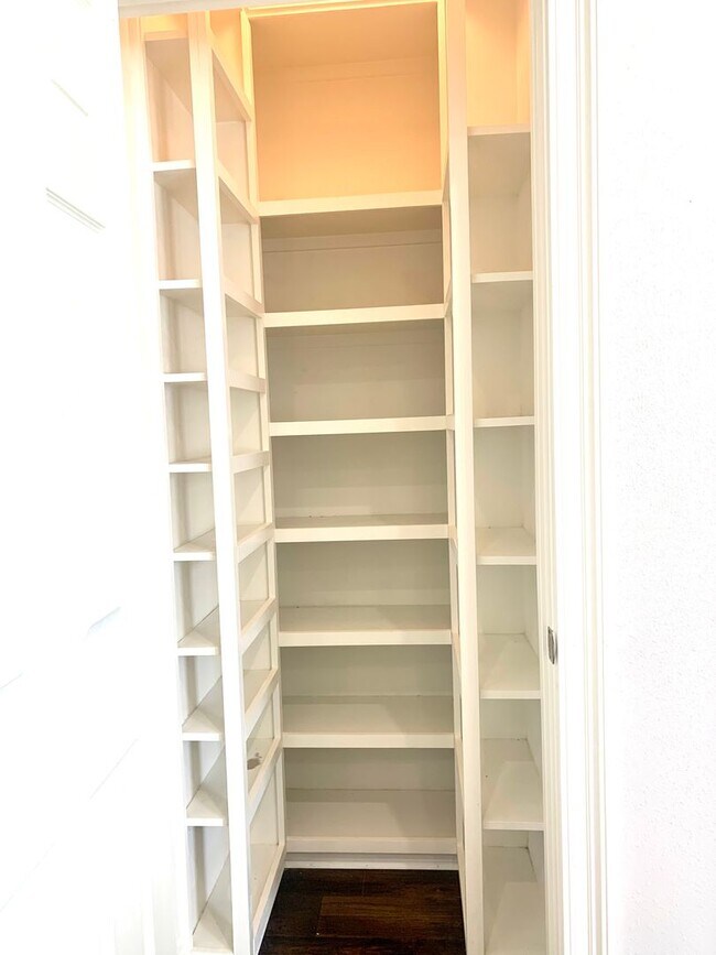 Building Photo - 2BR 2 1/2BA Condominium Denham Springs