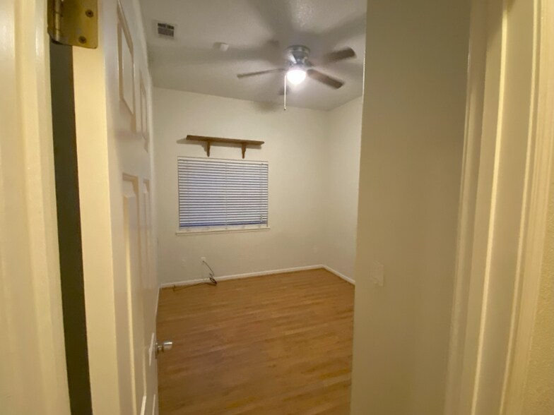 Building Photo - 1806 Augusta Ln