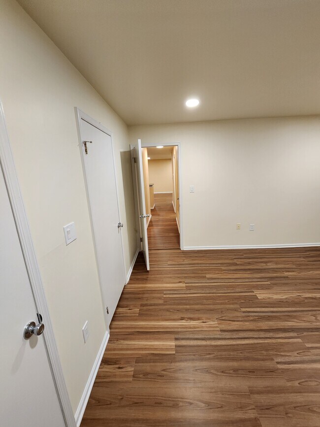 Building Photo - 33 Cypress Ct