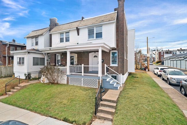 Building Photo - 504 W 26th St