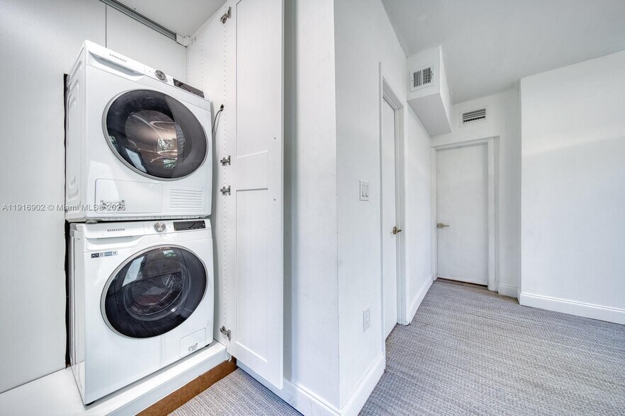 Building Photo - 845 NE 119th St