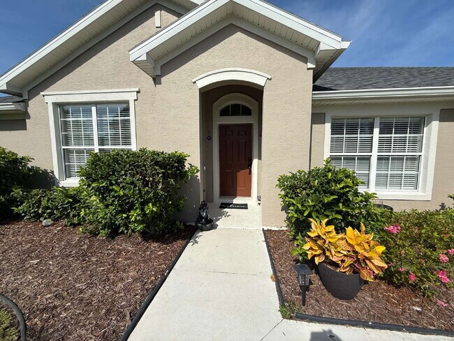 Building Photo - "Spacious 3-Bedroom Retreat with Bonus roo...