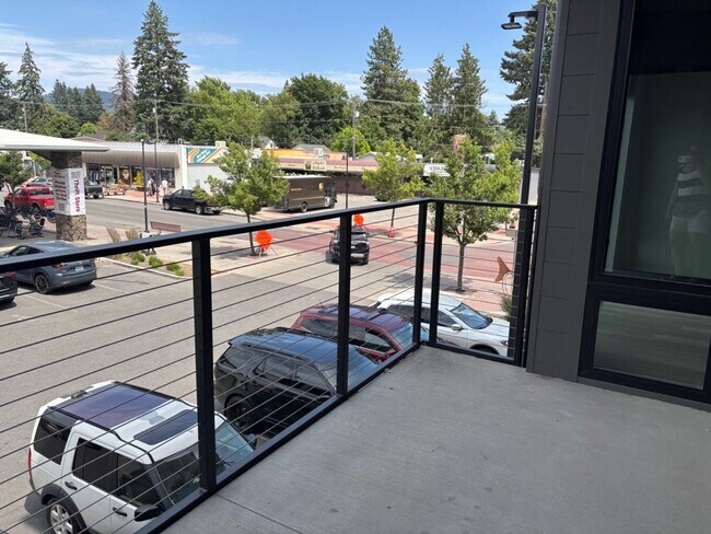 Building Photo - Modern Midtown Living | 2 Bed, 2 Bath Near...