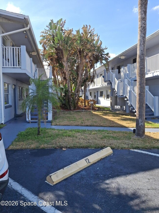 Building Photo - 7165 Ridgewood Ave