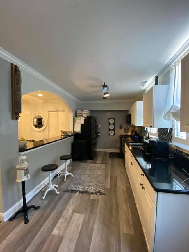 Building Photo - Lovely 3 Bedroom Townhouse in Southwest Wa...