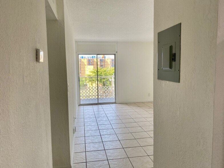 Building Photo - 4550 NW 9th St