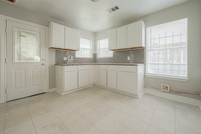 Building Photo - 1114 Cresline St