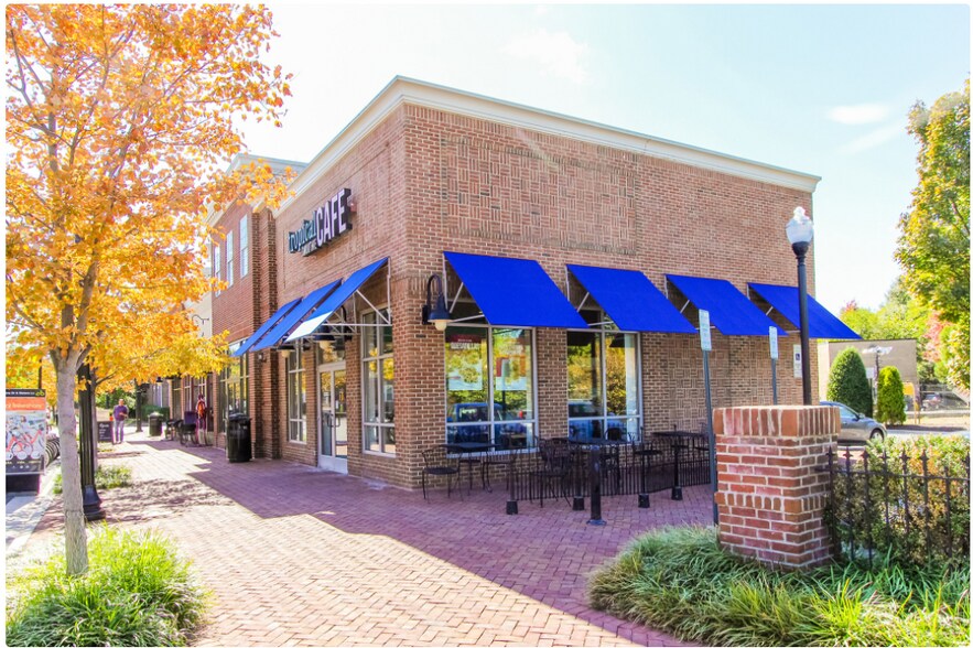 Building Photo - 1628 W Abingdon Dr