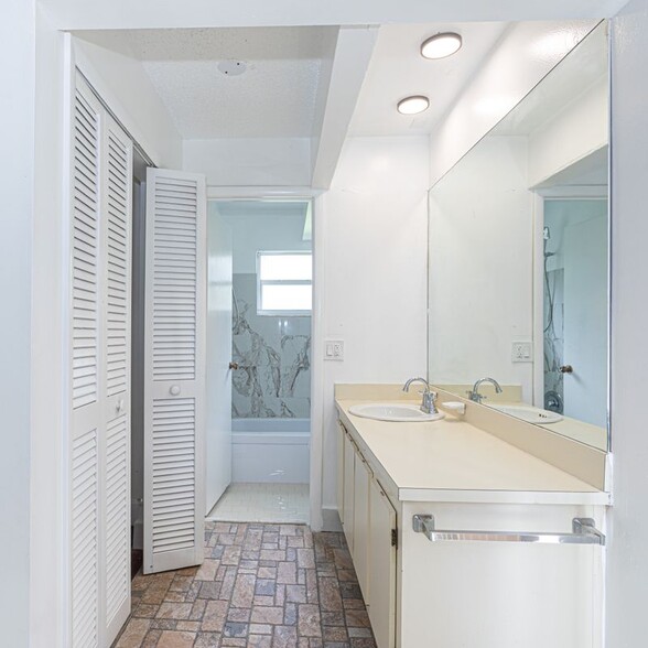 Building Photo - 202 Sparrow Dr