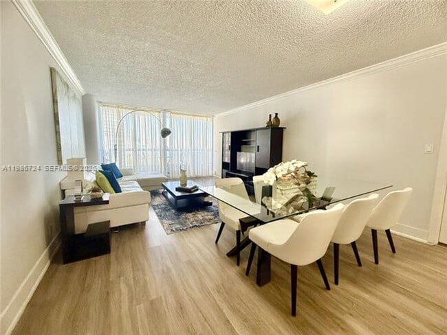 Building Photo - 1717 N Bayshore Dr