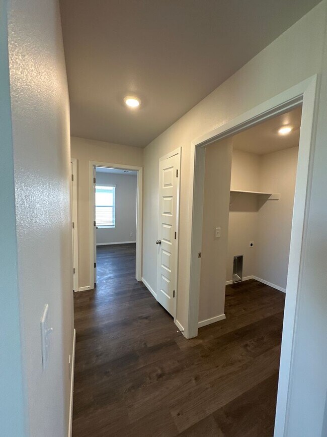 Building Photo - Pre-Leasing Now! Don't Miss This Charming 3-Bedroom, 2-Bath Home in Claremore