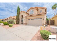Building Photo - This charming and spacious 4/2.5 single family Phoenix house is perfect for comfortable living!