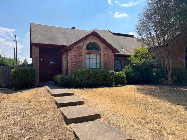Building Photo - 906 Teakwood Ln