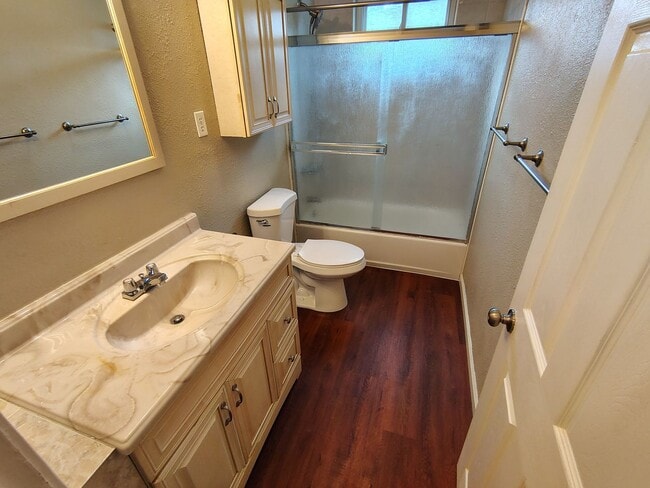 Building Photo - 404 Camellia Way