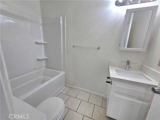 Building Photo - 8451 Oleander Ave