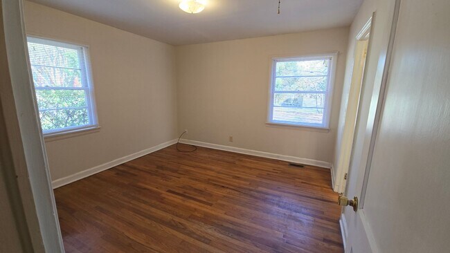 Building Photo - Forest Acres