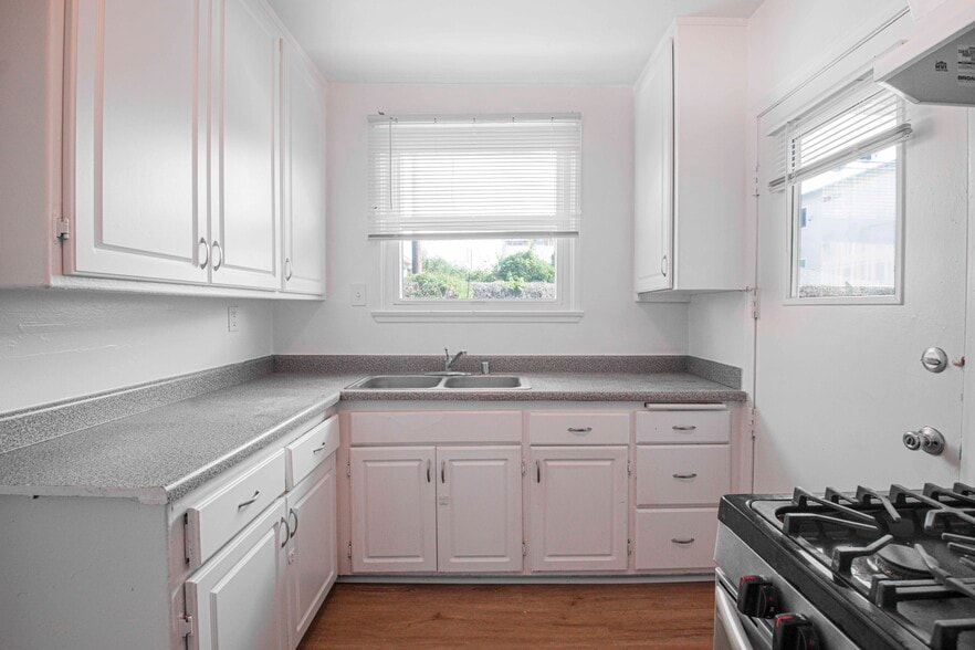 Building Photo - 5867.5 W 88th St