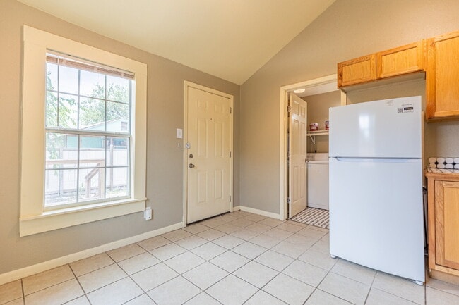 Building Photo - 330 Gem Ln