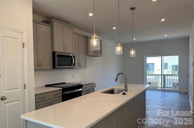 Building Photo - 5009 Layman Dr