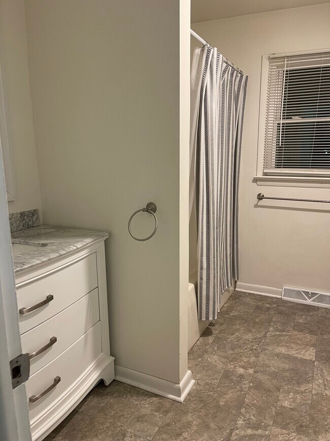 Full bath - 134 E Chapel Ave