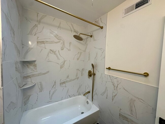 Building Photo - Fully renovated, bright, and spacious 3-bedroom, 1.5-bath home in an amazing location.