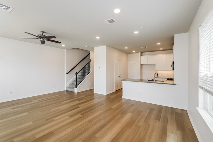 Building Photo - 2850 Scanlan Mdw