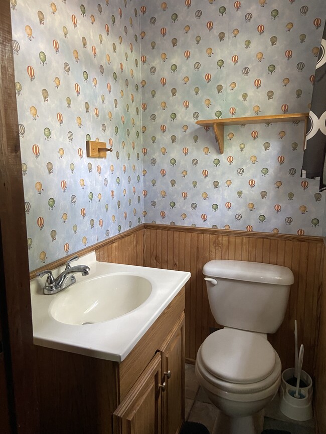 Building Photo - 18601 Honeysuckle Ln