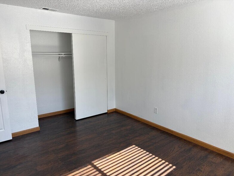 Building Photo - 510 W Kavanagh Ave