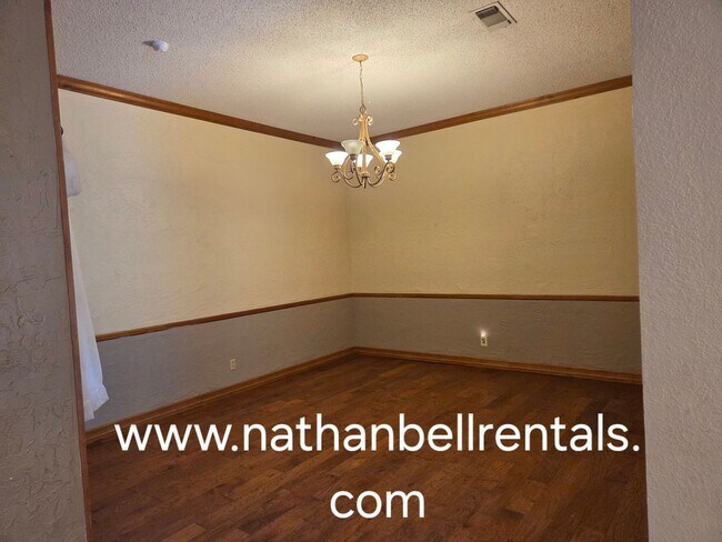 Building Photo - 525 42nd St SE