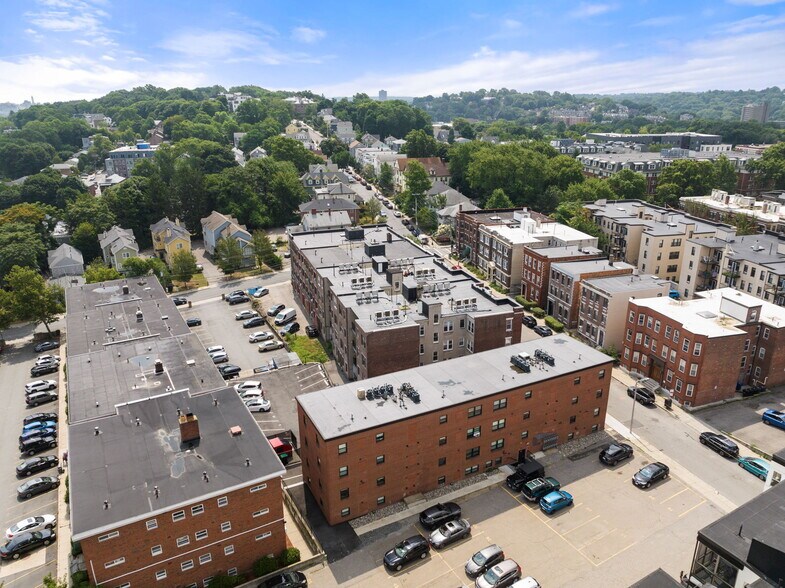 Building Photo - 329 Summit Ave