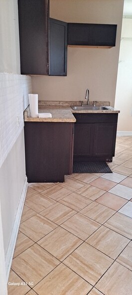 Building Photo - 1651 E 72nd St