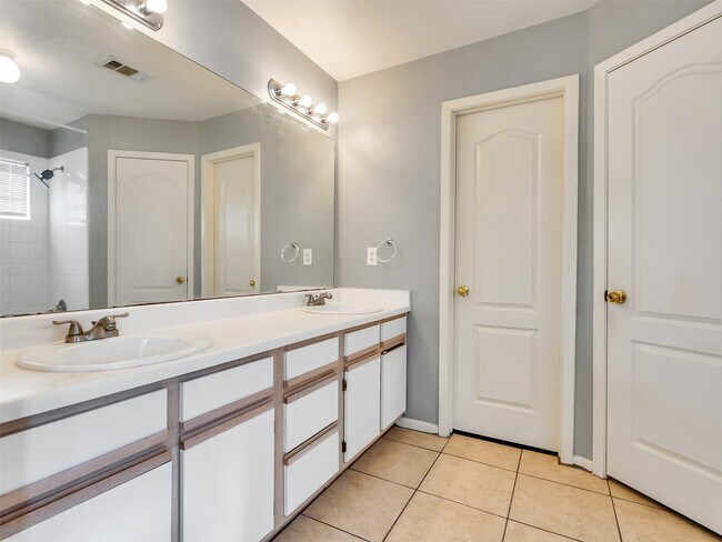 Building Photo - 11703 Emerald Hill Dr