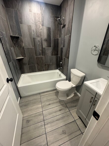 Building Photo - 2600 Melrose Ave