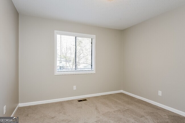 Building Photo - 3992 Fairington Dr