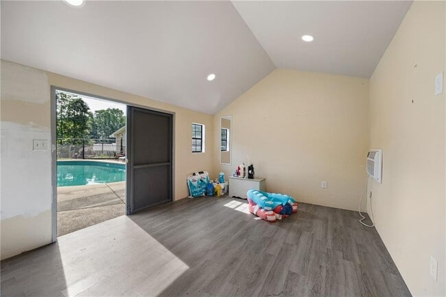 Building Photo - 387 Pine Acres Dr