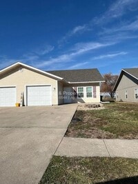 Building Photo - Beautiful Ranch-Style Duplex in Peculiar, MO - Available 09/22/26