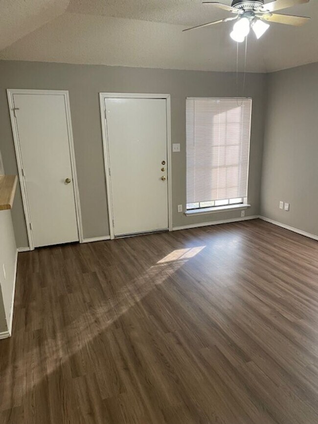 Building Photo - 322 Spring Branch Ln