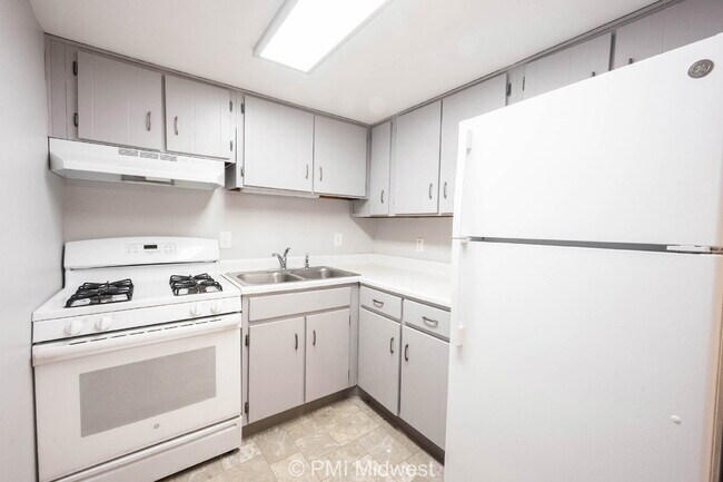 Building Photo - "Charming 1-Bedroom Retreat in Shelbyville – 690 Sq. Ft. of Cozy Living!"