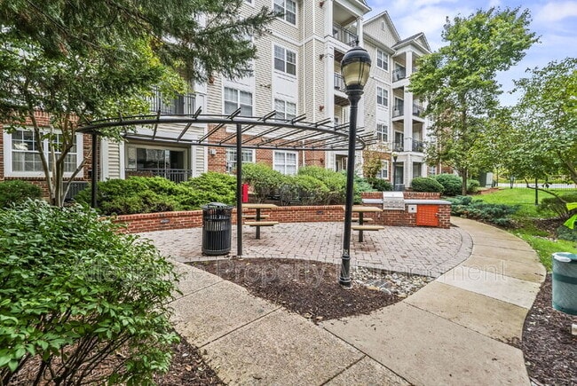 Building Photo - 12929 Centre Park Cir
