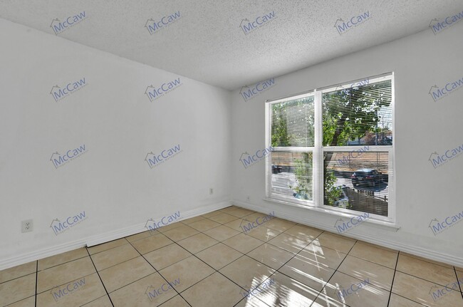 Building Photo - Updated Price!! Cute 2/2 Condo in Dallas!