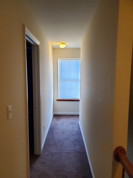 Building Photo - 10 Weiser Ct