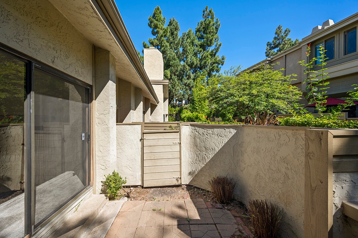 Building Photo - 3216 Caminito Eastbluff