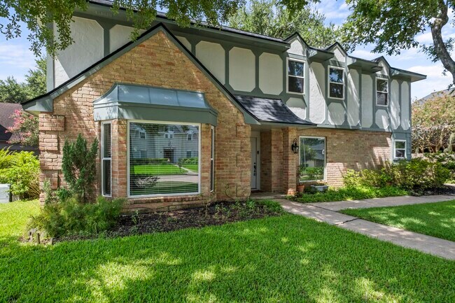Building Photo - 3174 La Quinta Dr
