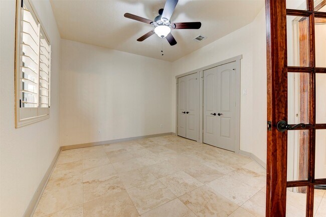 Building Photo - 1426 W 21st St