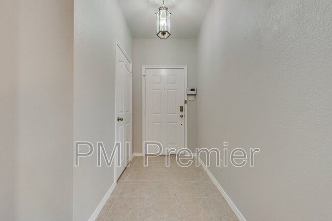 Building Photo - 5832 Center Ridge Dr