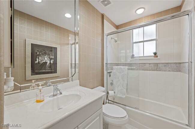 Building Photo - 2809 Tiburon Blvd E