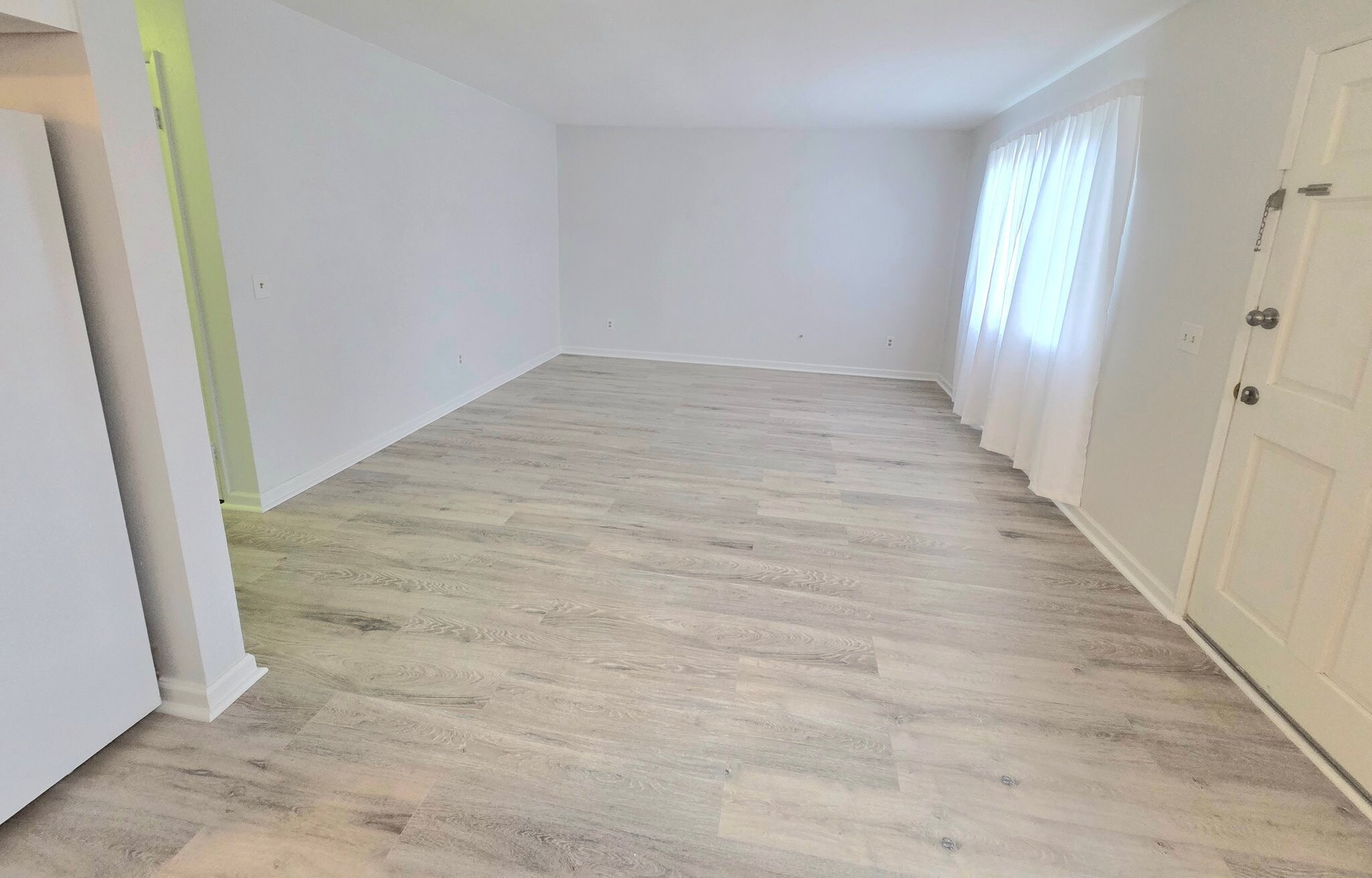 Building Photo - 2424 Sumac Dr