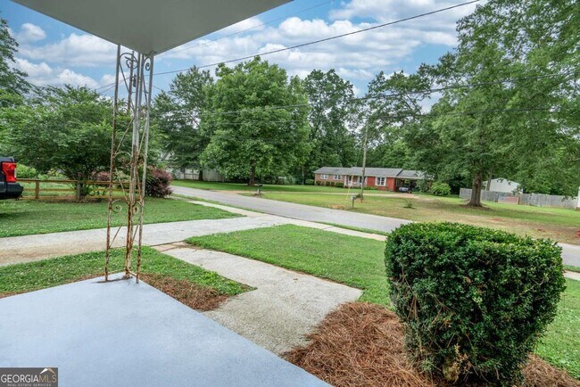 Building Photo - 175 E Main St